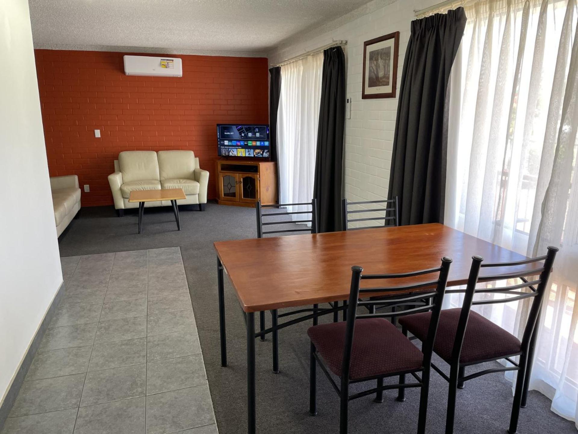 Homestead Motel