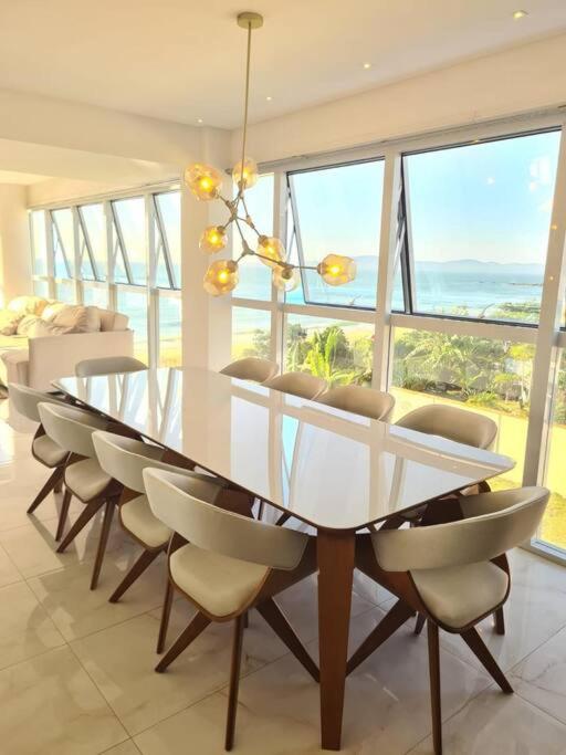 Exclusivo Frente Mar c piscina e jacuzzi térmica