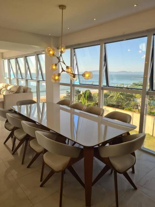Exclusivo Frente Mar c piscina e jacuzzi térmica