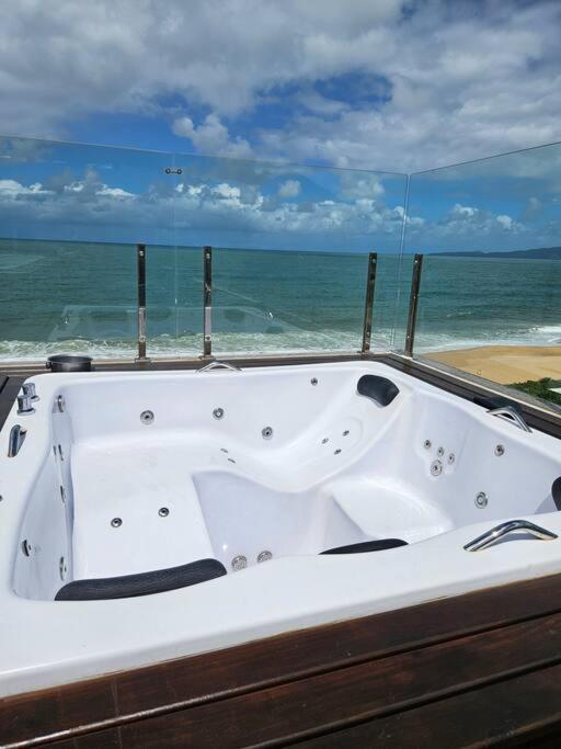 Exclusivo Frente Mar c piscina e jacuzzi térmica