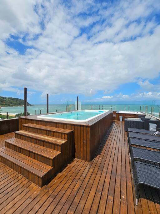 Exclusivo Frente Mar c piscina e jacuzzi térmica