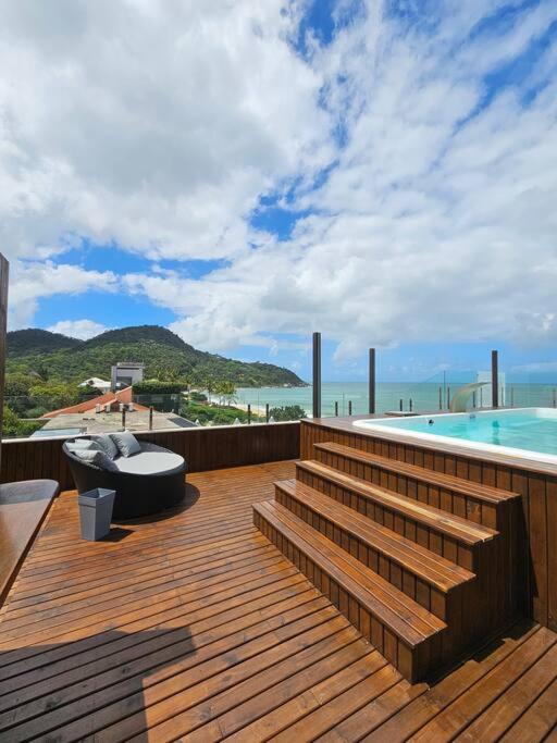 Exclusivo Frente Mar c piscina e jacuzzi térmica