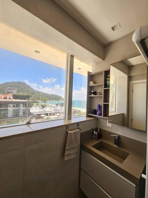 Exclusivo Frente Mar c piscina e jacuzzi térmica