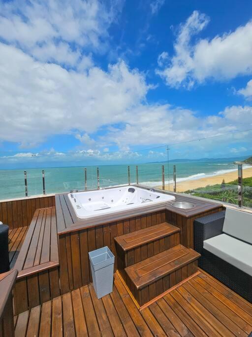 Exclusivo Frente Mar c piscina e jacuzzi térmica