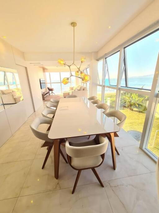 Exclusivo Frente Mar c piscina e jacuzzi térmica