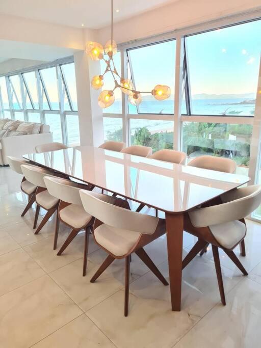 Exclusivo Frente Mar c piscina e jacuzzi térmica