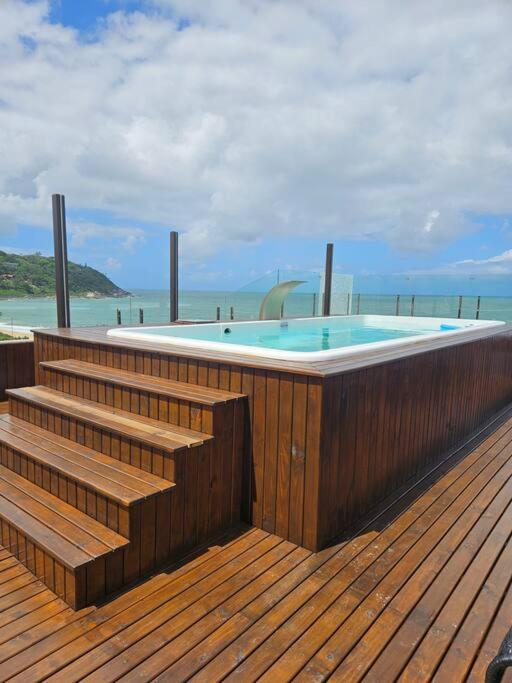 Exclusivo Frente Mar c piscina e jacuzzi térmica