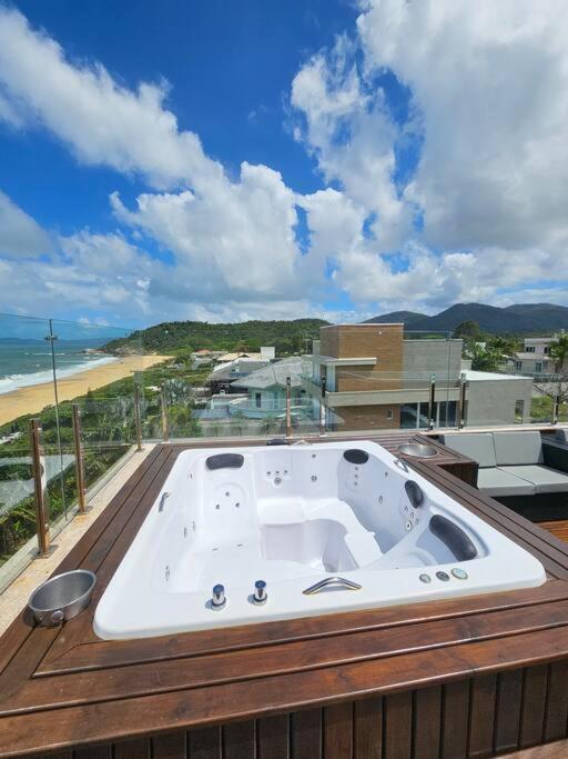 Exclusivo Frente Mar c piscina e jacuzzi térmica