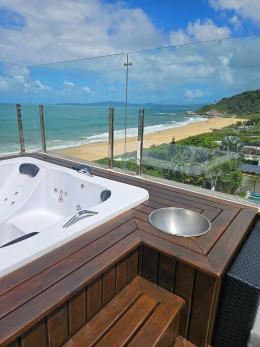 Exclusivo Frente Mar c piscina e jacuzzi térmica