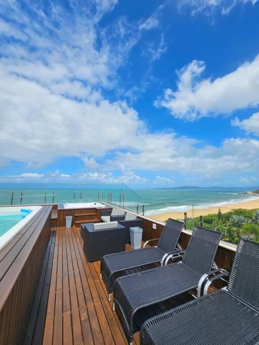 Exclusivo Frente Mar c piscina e jacuzzi térmica