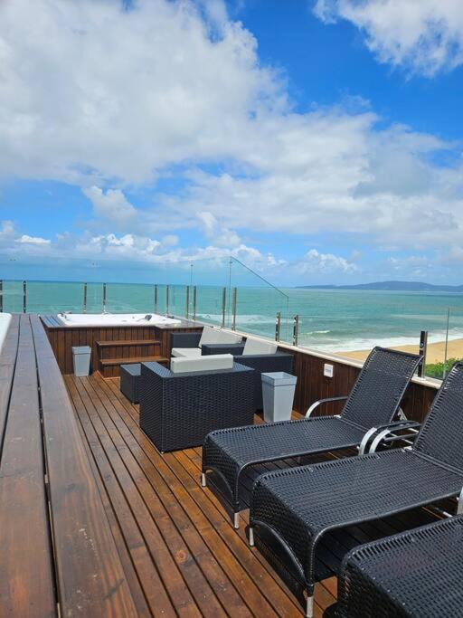 Exclusivo Frente Mar c piscina e jacuzzi térmica