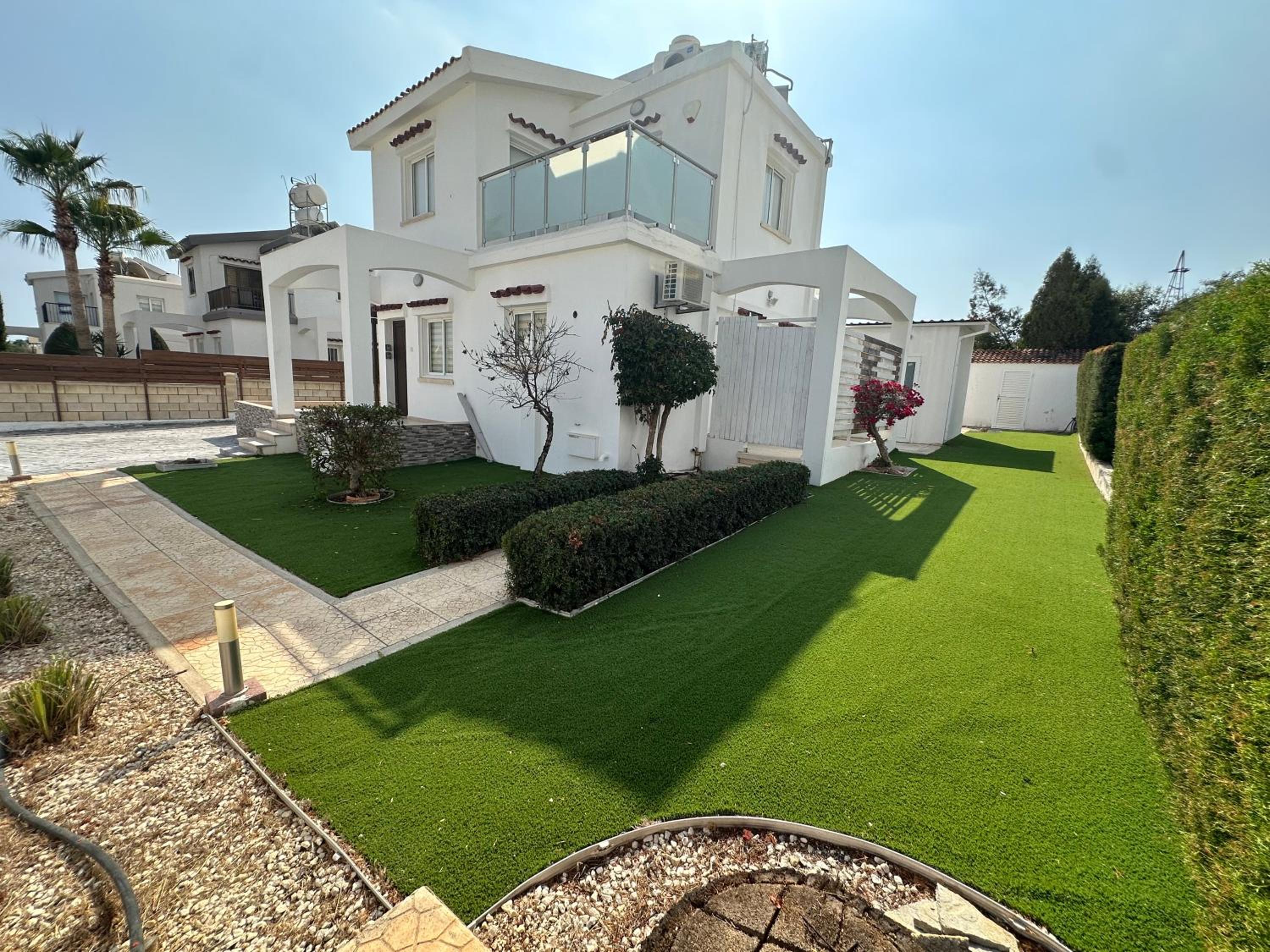 Stylish, quiet Villa 800m from the beach, Pernera