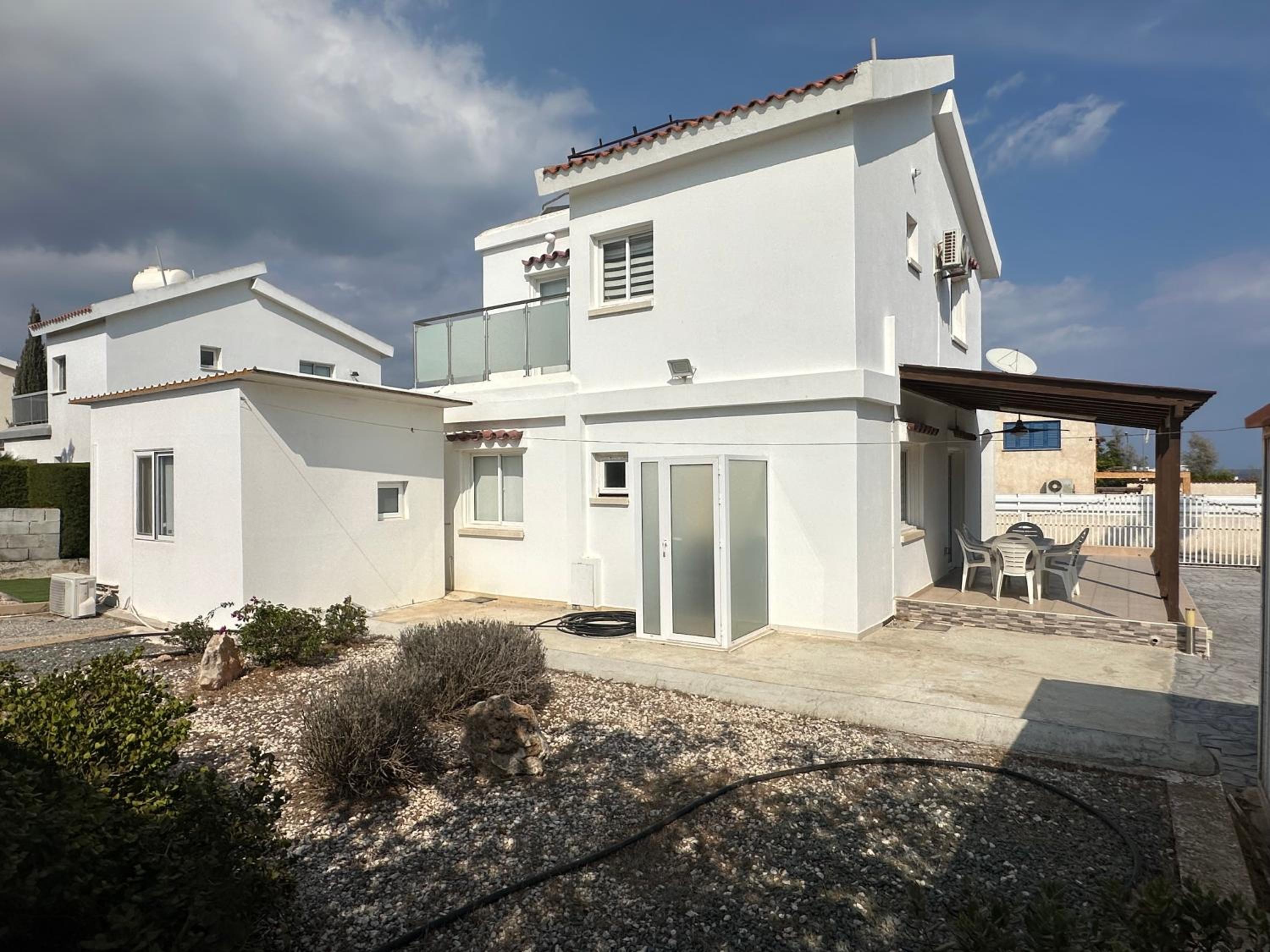 Stylish, quiet Villa 800m from the beach, Pernera