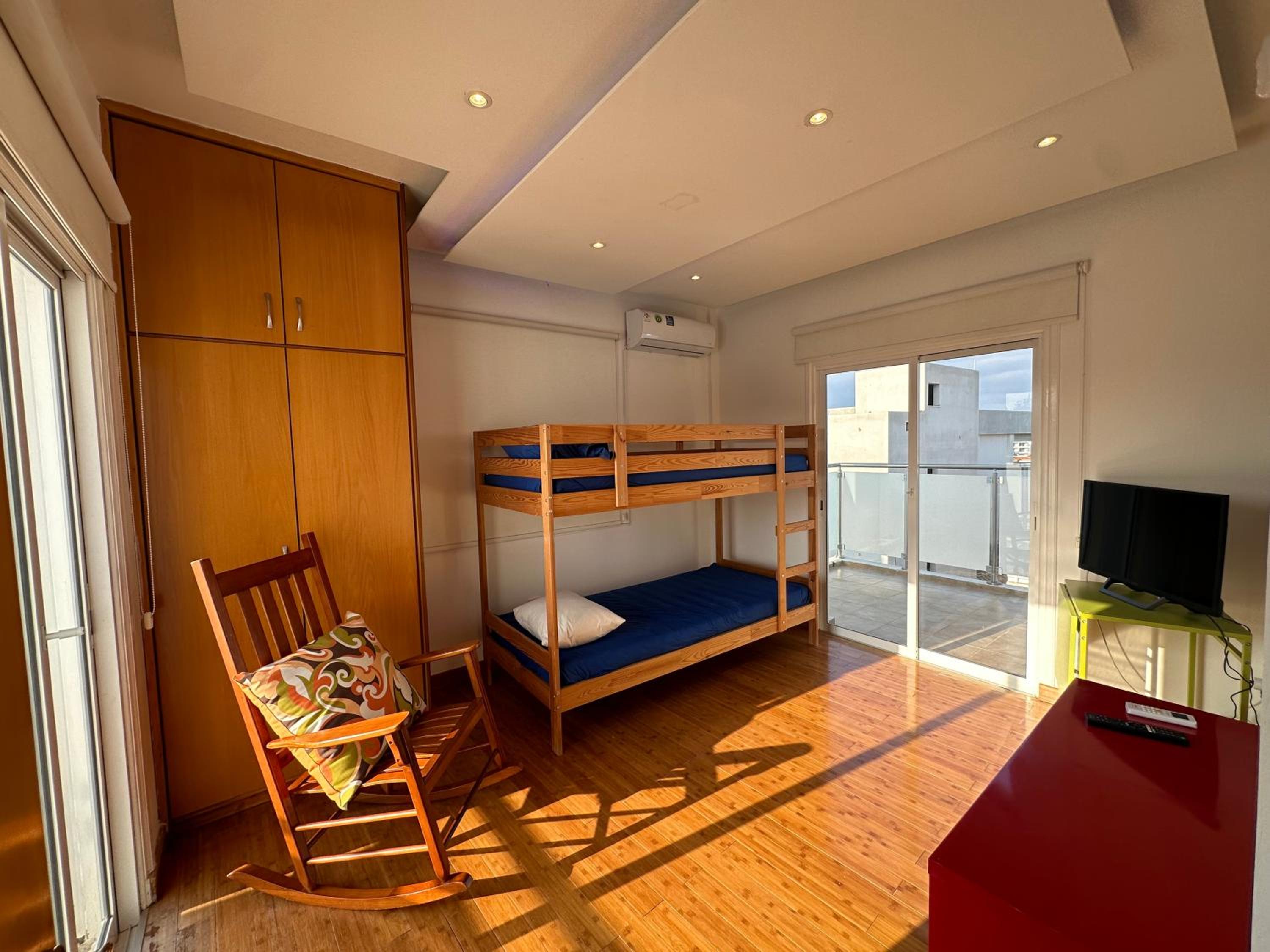 Stylish, quiet Villa 800m from the beach, Pernera