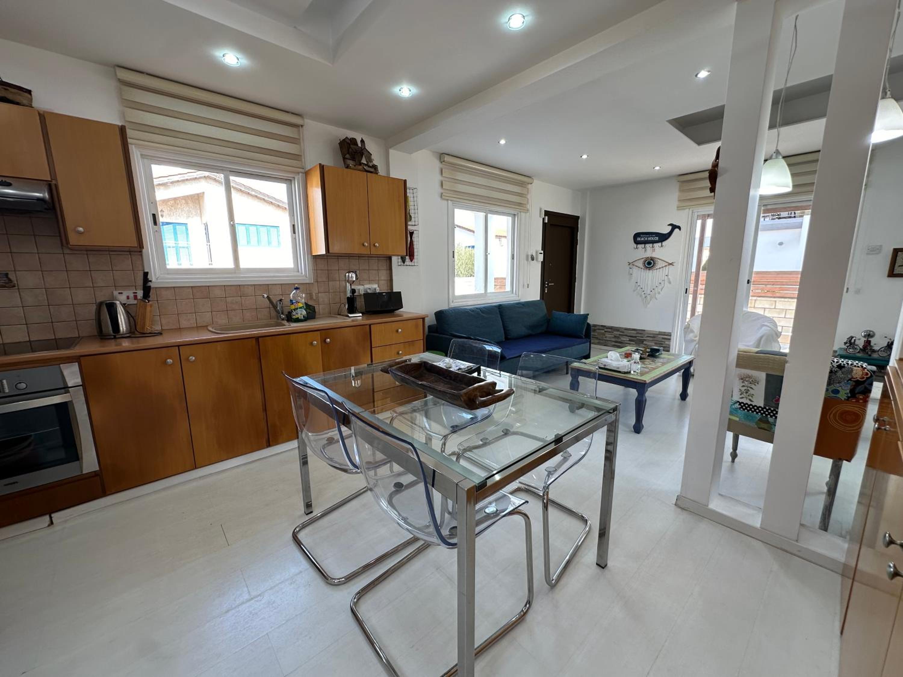 Stylish, quiet Villa 800m from the beach, Pernera