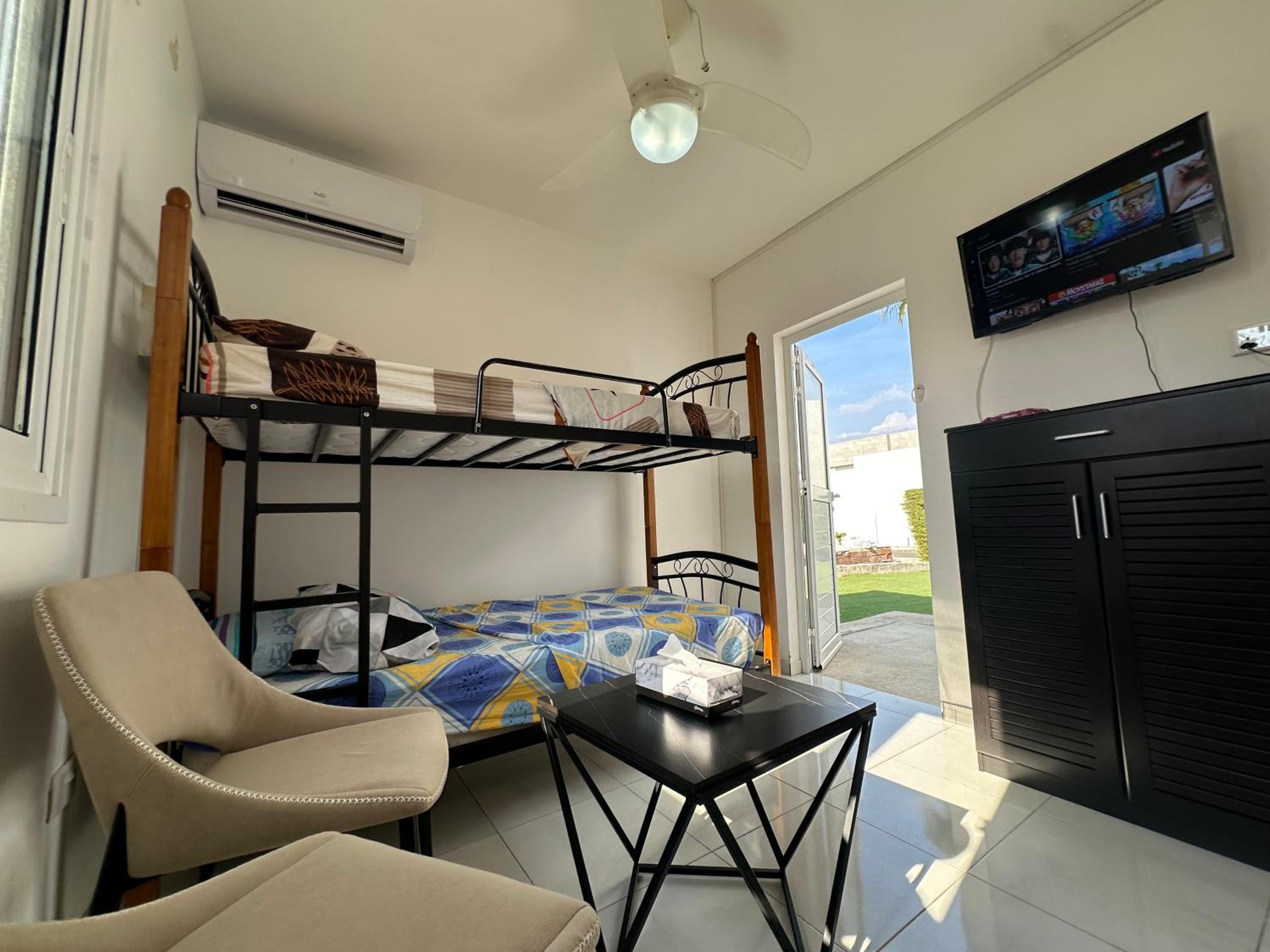 Stylish, quiet Villa 800m from the beach, Pernera
