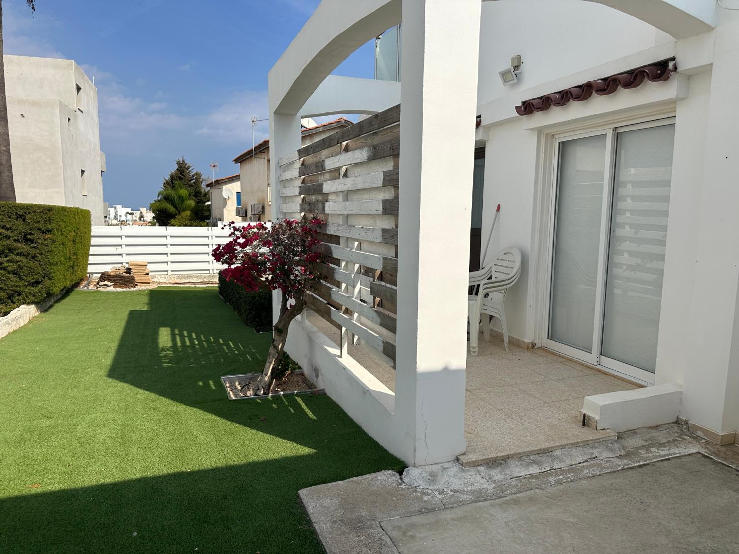 Stylish, quiet Villa 800m from the beach, Pernera