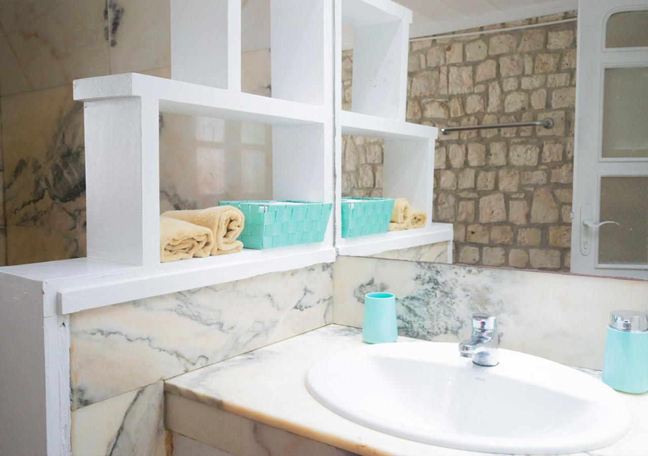 Vista Mar - Seafront Holiday Apartments