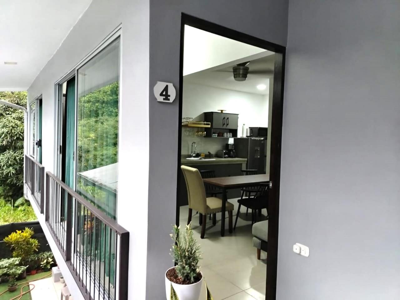 CR Arenal Apartments Familiar