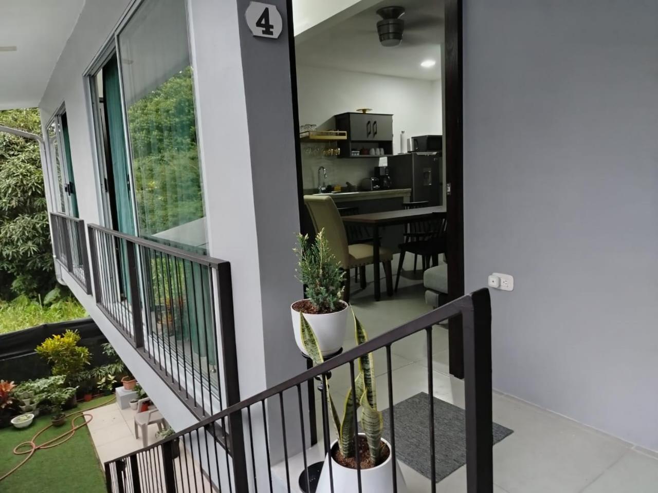 CR Arenal Apartments Familiar