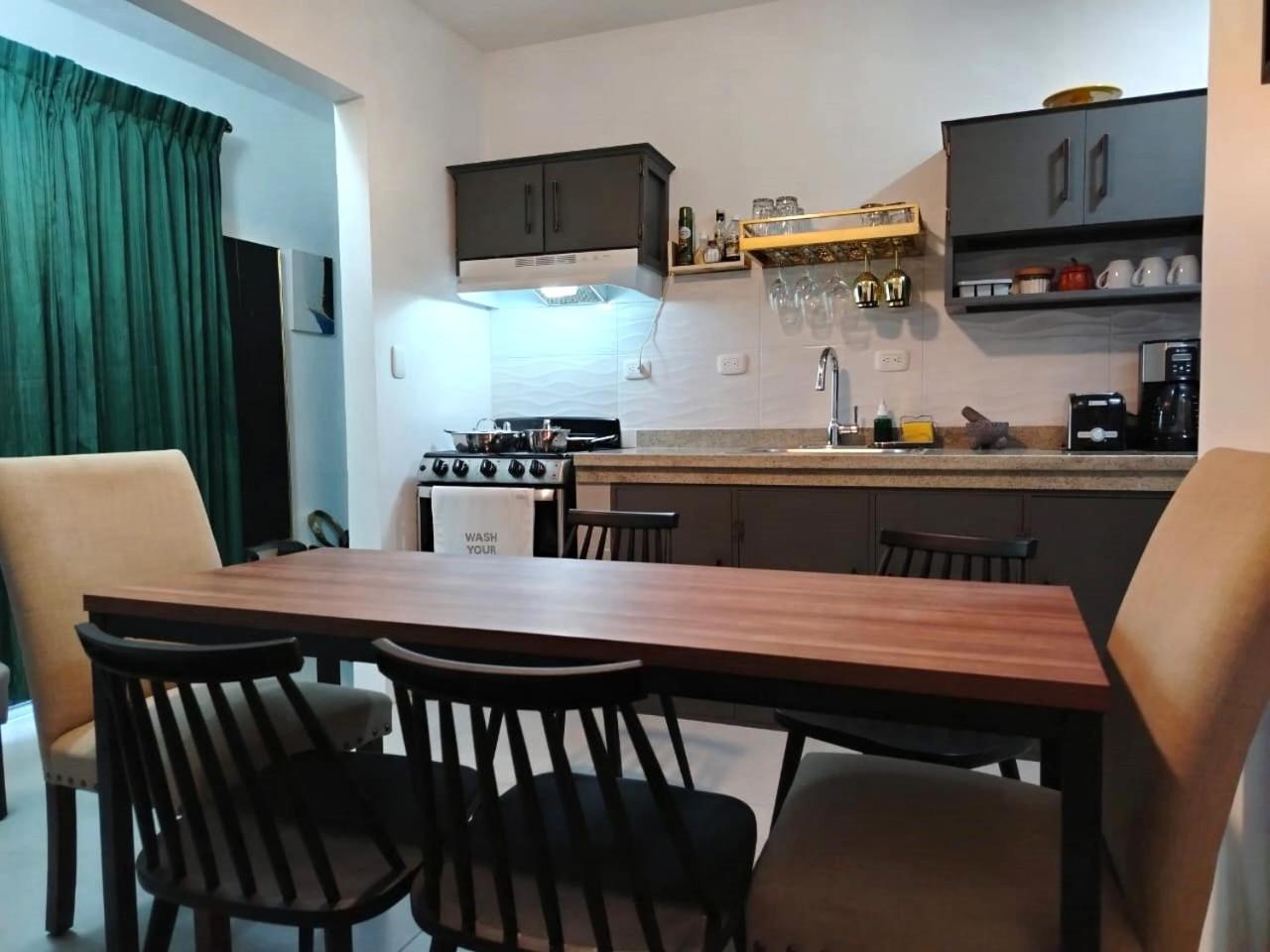 CR Arenal Apartments Familiar