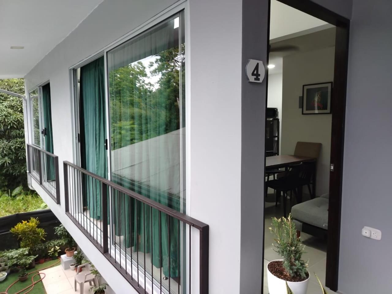 CR Arenal Apartments Familiar