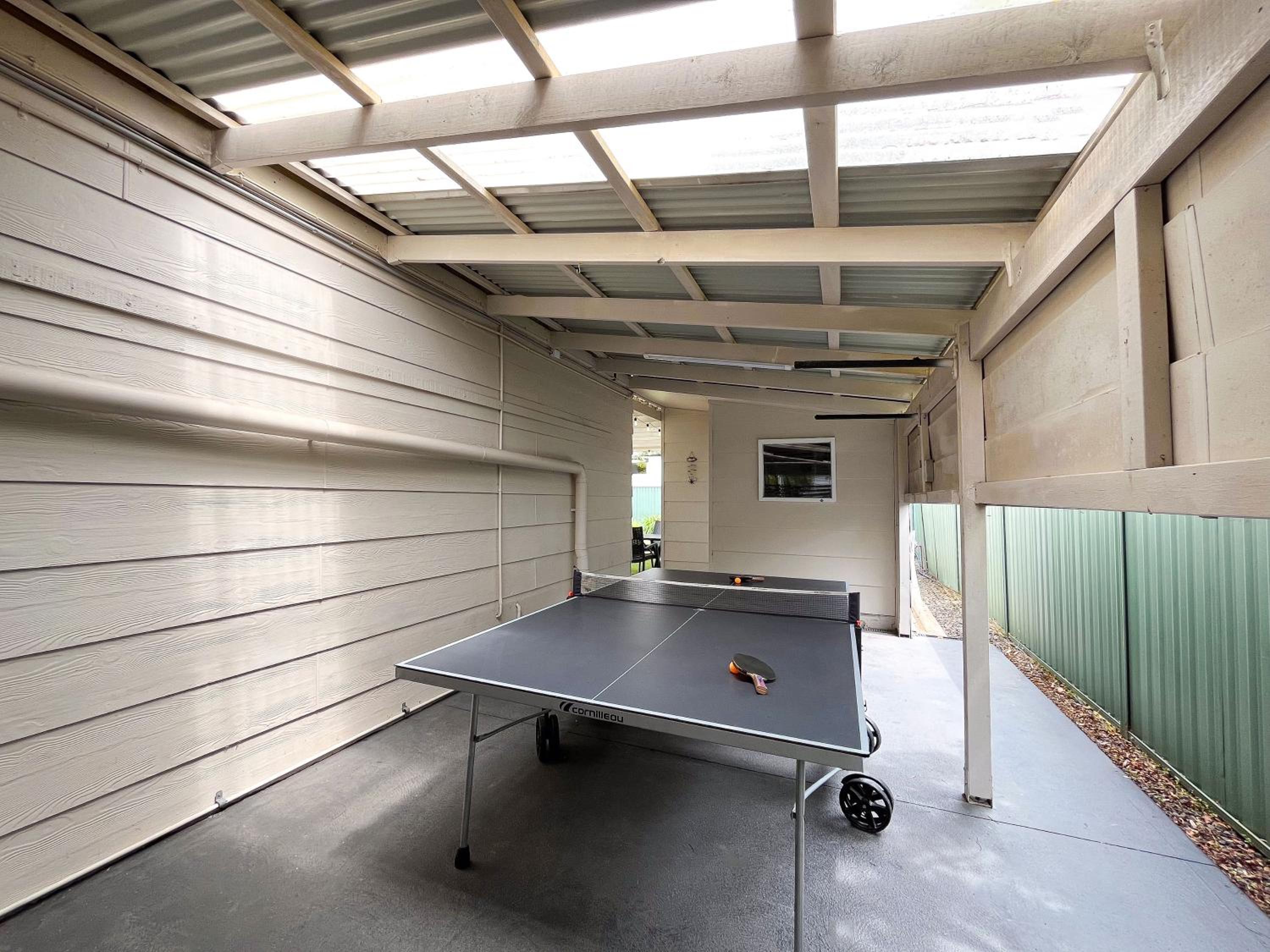 Lake-view Retreat w Spa, nearby Beaches & Shopping in the Central Coast