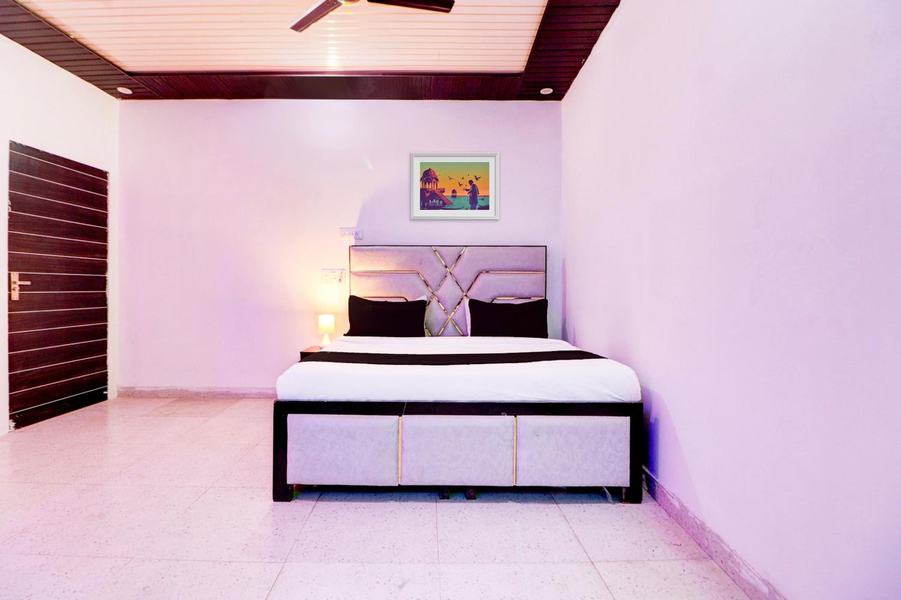 Hotel O Moon Light Inn