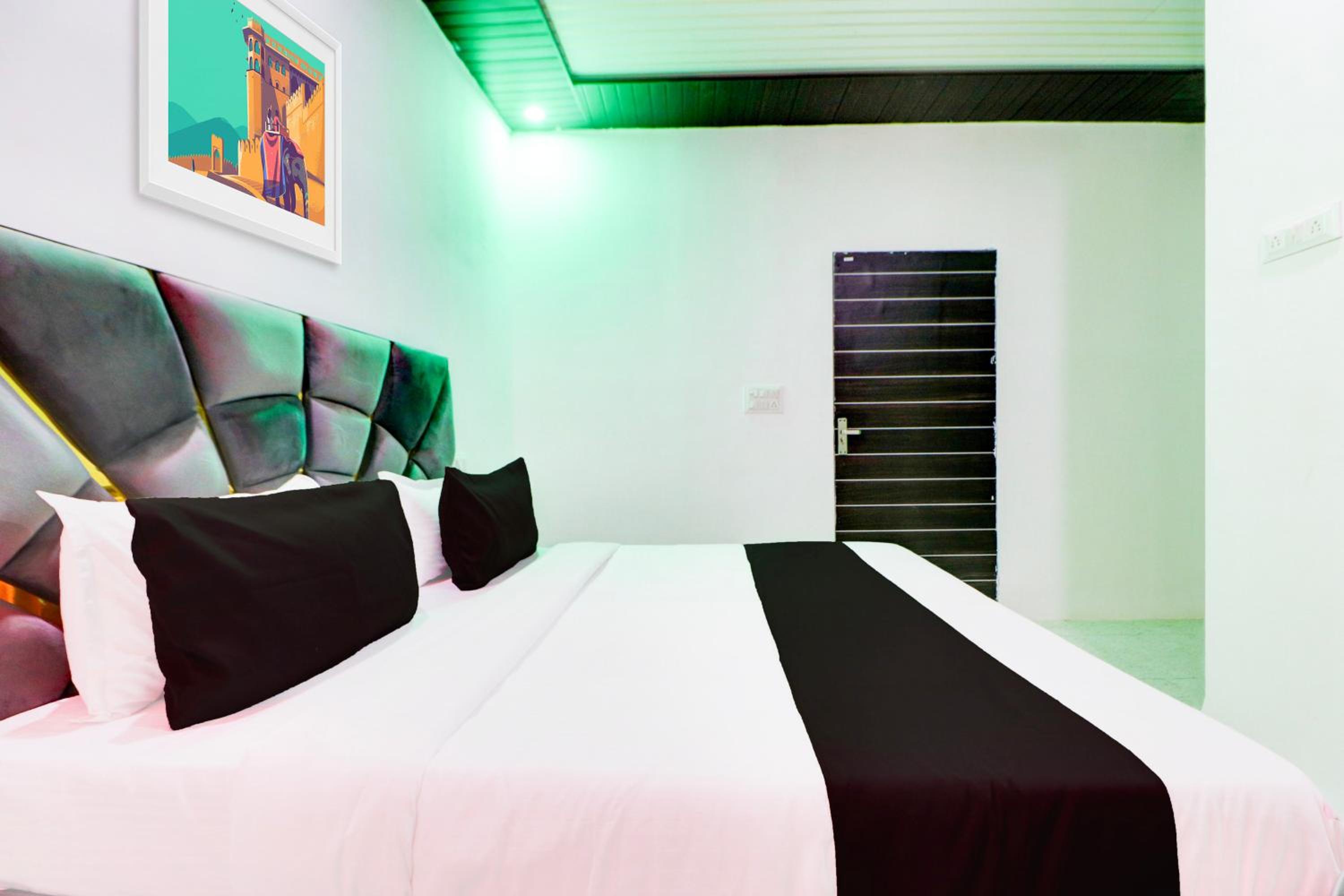 Hotel O Moon Light Inn