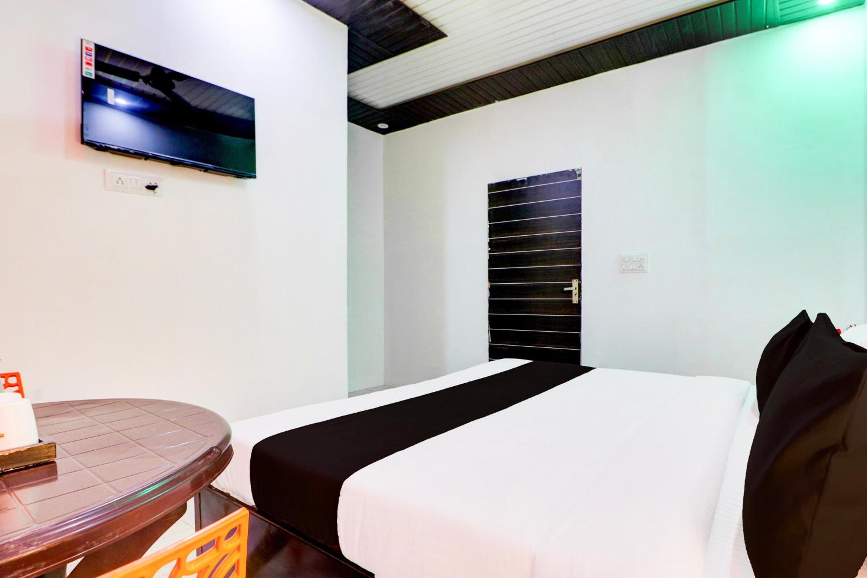 Hotel O Moon Light Inn