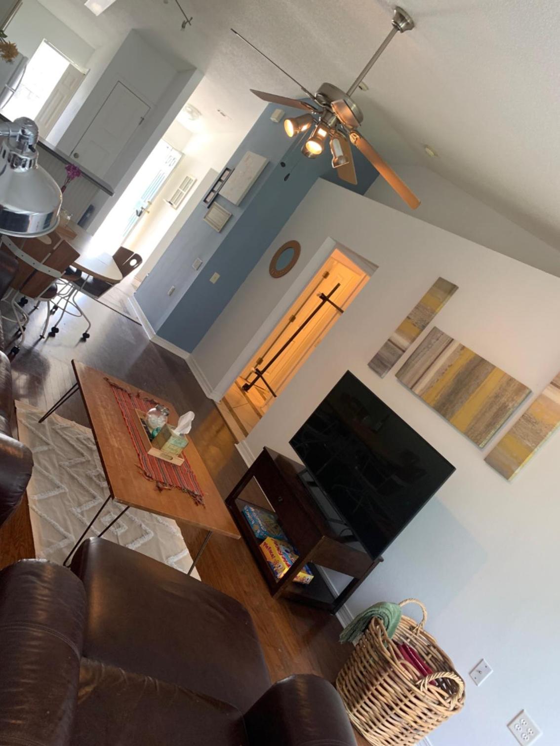 Charming 2 bdr 1 bath home fenced byard N Pensacola Pet Friendly Close to bases view 4