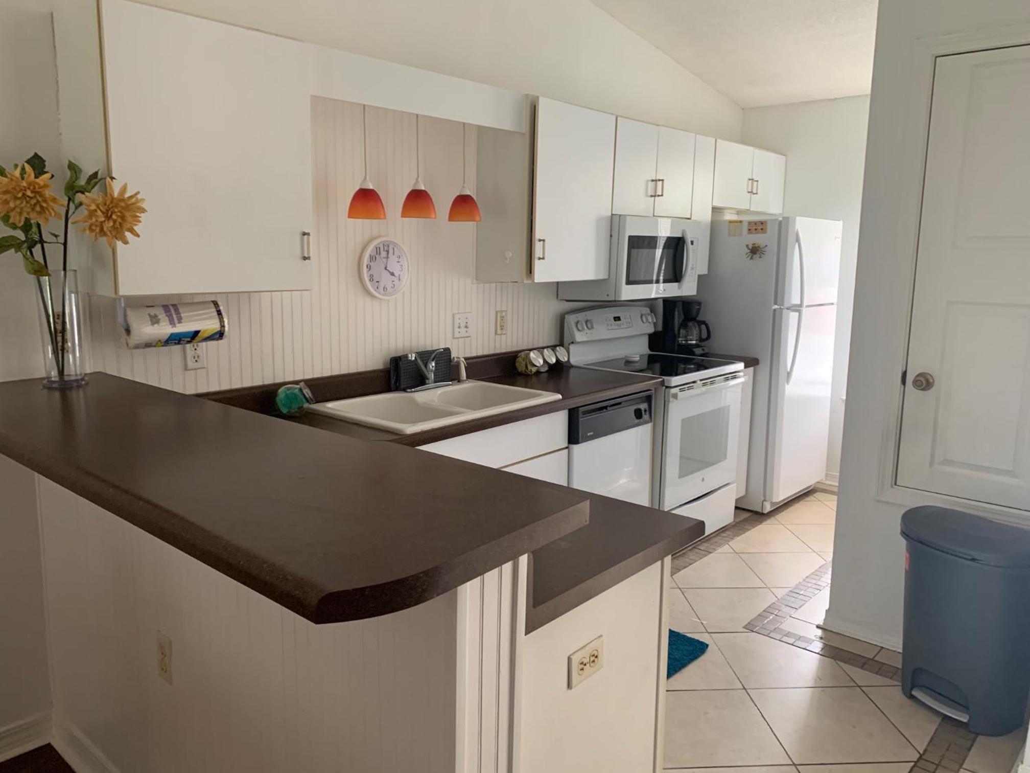 Charming 2 bdr 1 bath home fenced byard N Pensacola Pet Friendly Close to bases view 5