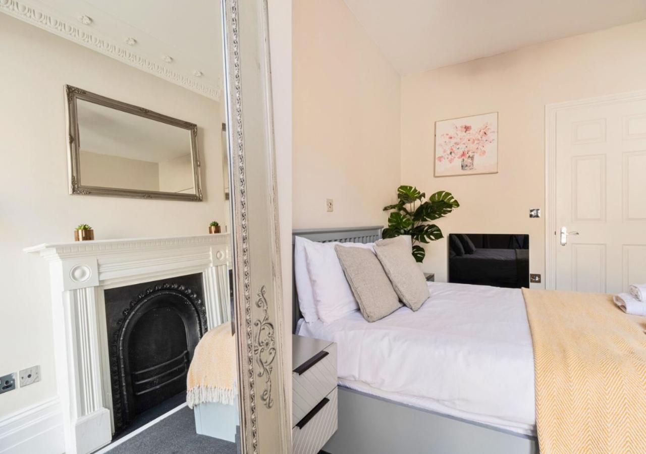 Stunning 2 Bed in the Centre of Cheltenham! view 3