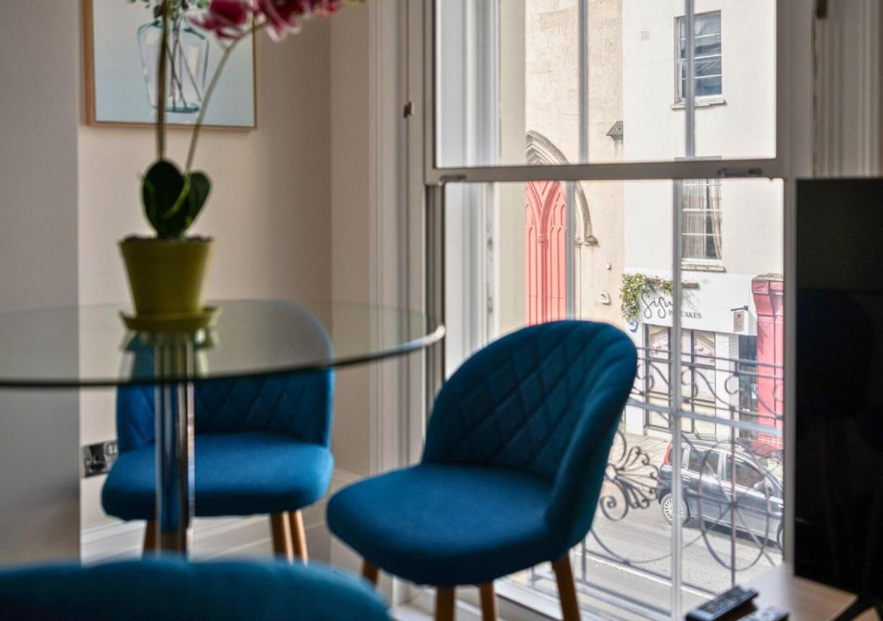 Stunning 2 Bed in the Centre of Cheltenham! view 2