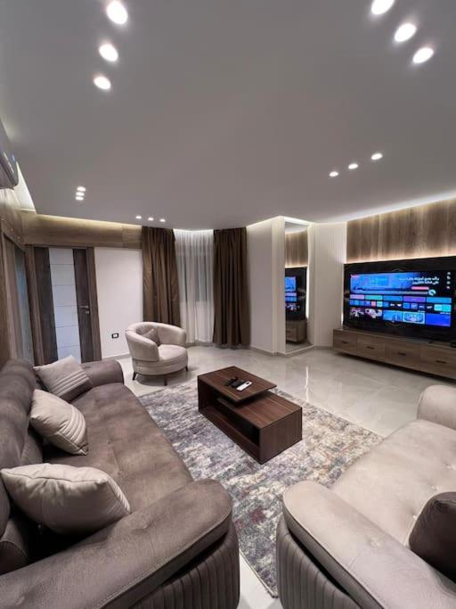 Modern Apartment in the Heart of Dokki, Cairo