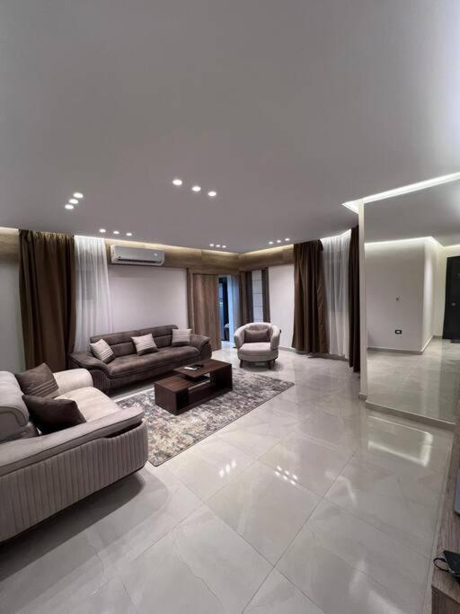 Modern Apartment in the Heart of Dokki, Cairo