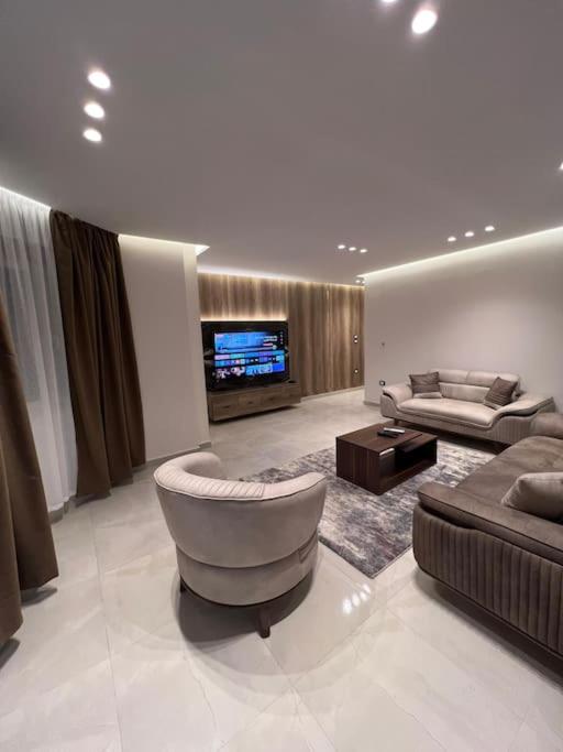 Modern Apartment in the Heart of Dokki, Cairo