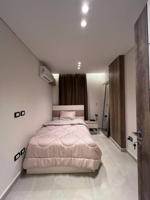 Modern Apartment in the Heart of Dokki, Cairo