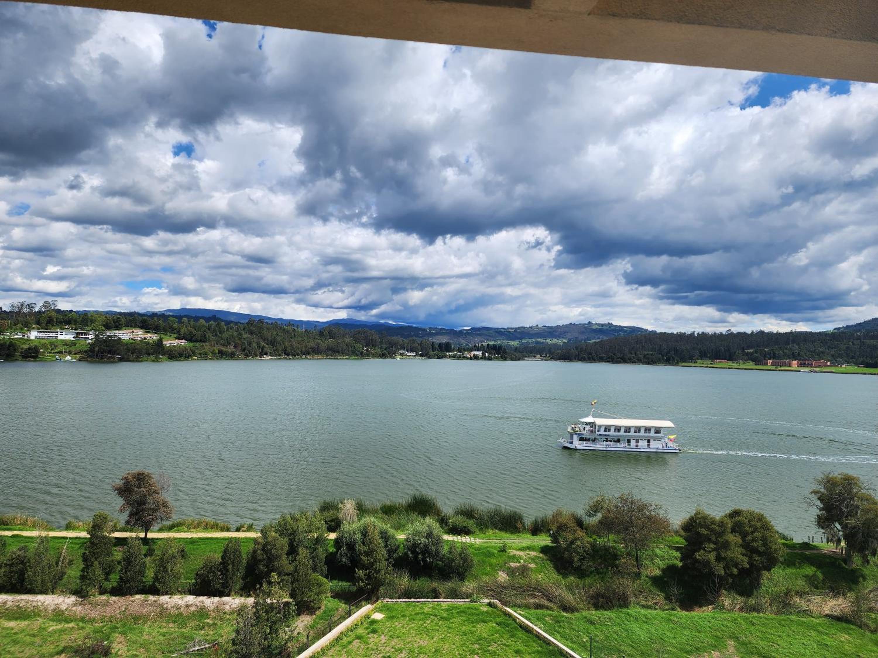 Increíble apartamento con vista panorámica al lago Sochagota