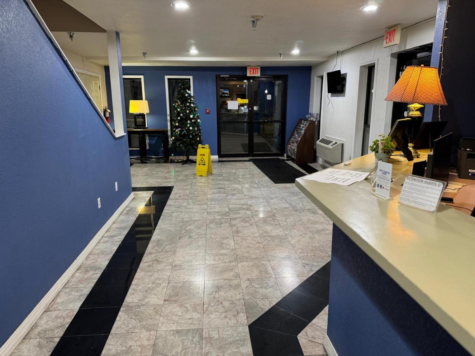 Express inn Junction city view 3