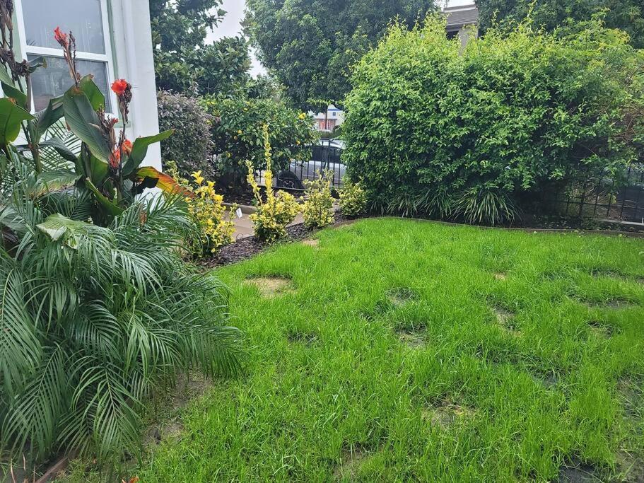 Updated Vintage Bayside Bungalow 3 bedrooms sleeps 7 view 5