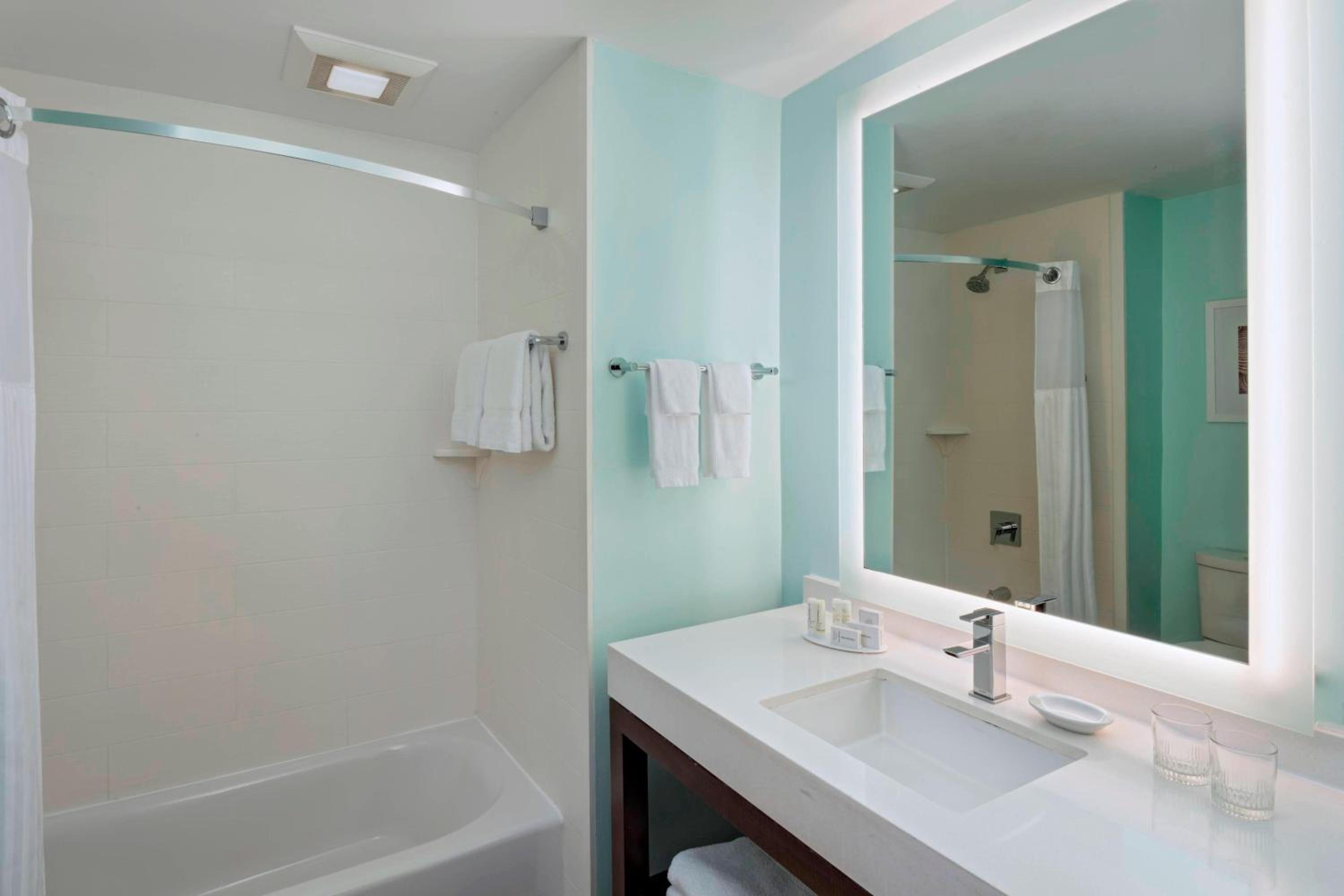 Nassau - Paradise Island Vacations - Courtyard by Marriott Nassau Downtown/Junkanoo Beach - Property Image 11