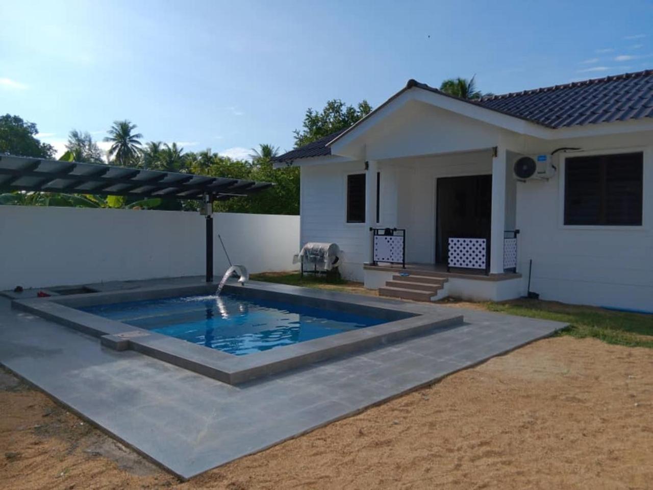 Beachside Family Cottage with 3 Bedrooms pool WiFi and Netflix - Relax and Unwind by Zulanies The Pool Cottage view 4
