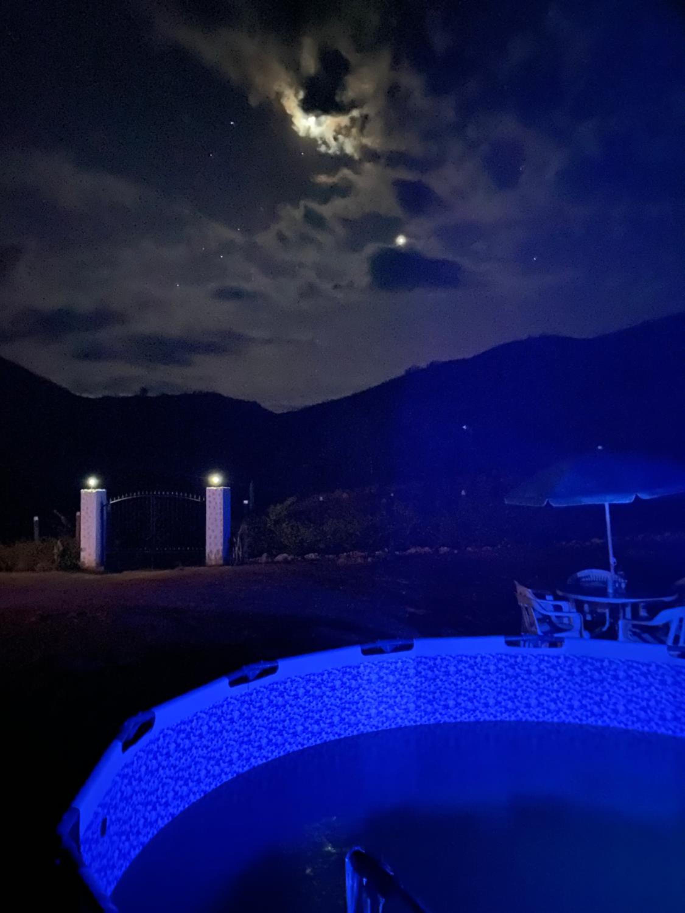 Casa campestre a 2 horas del desierto tatacoa balneario privado