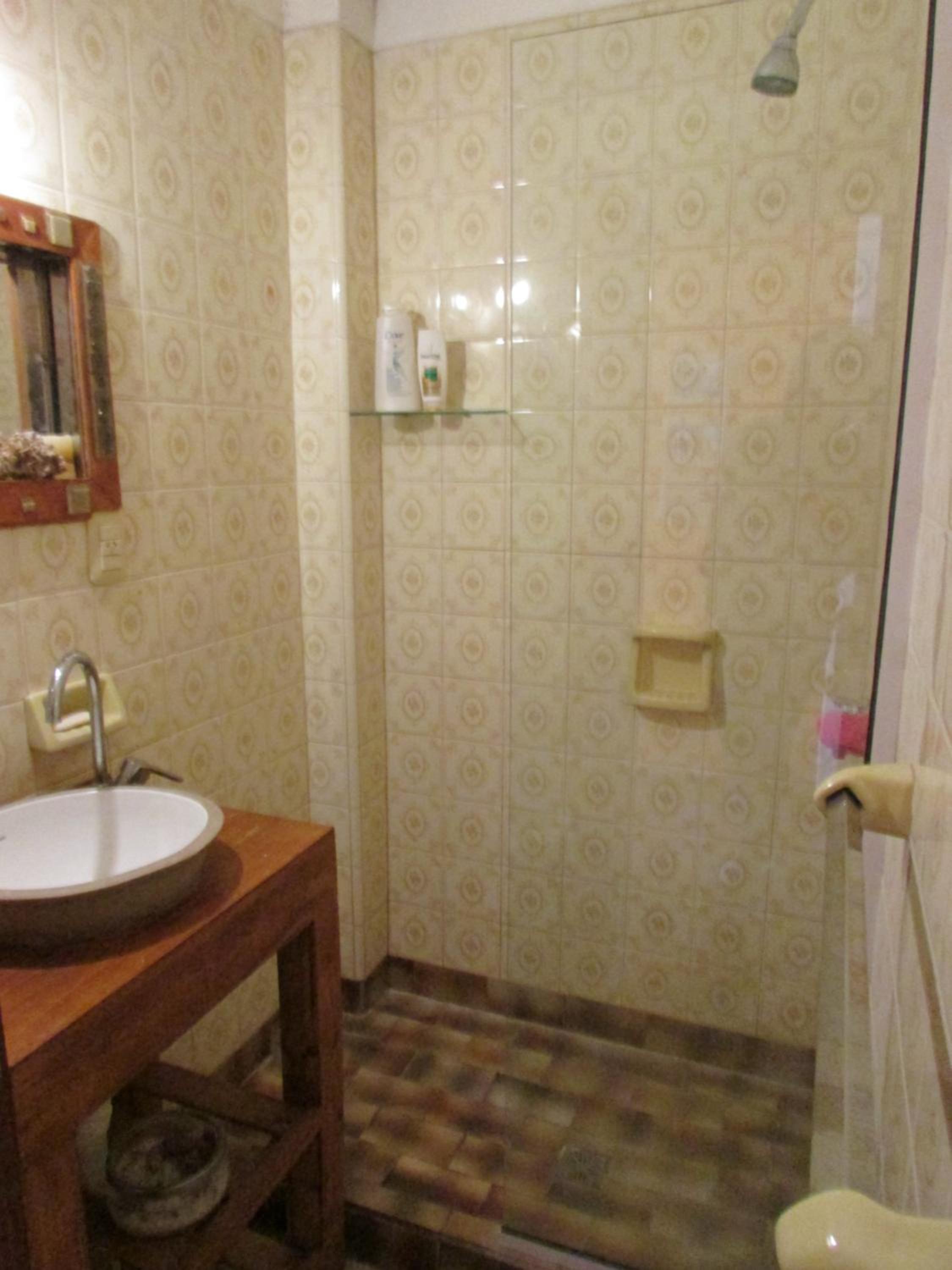 Habitacion con baño privado frente al mar