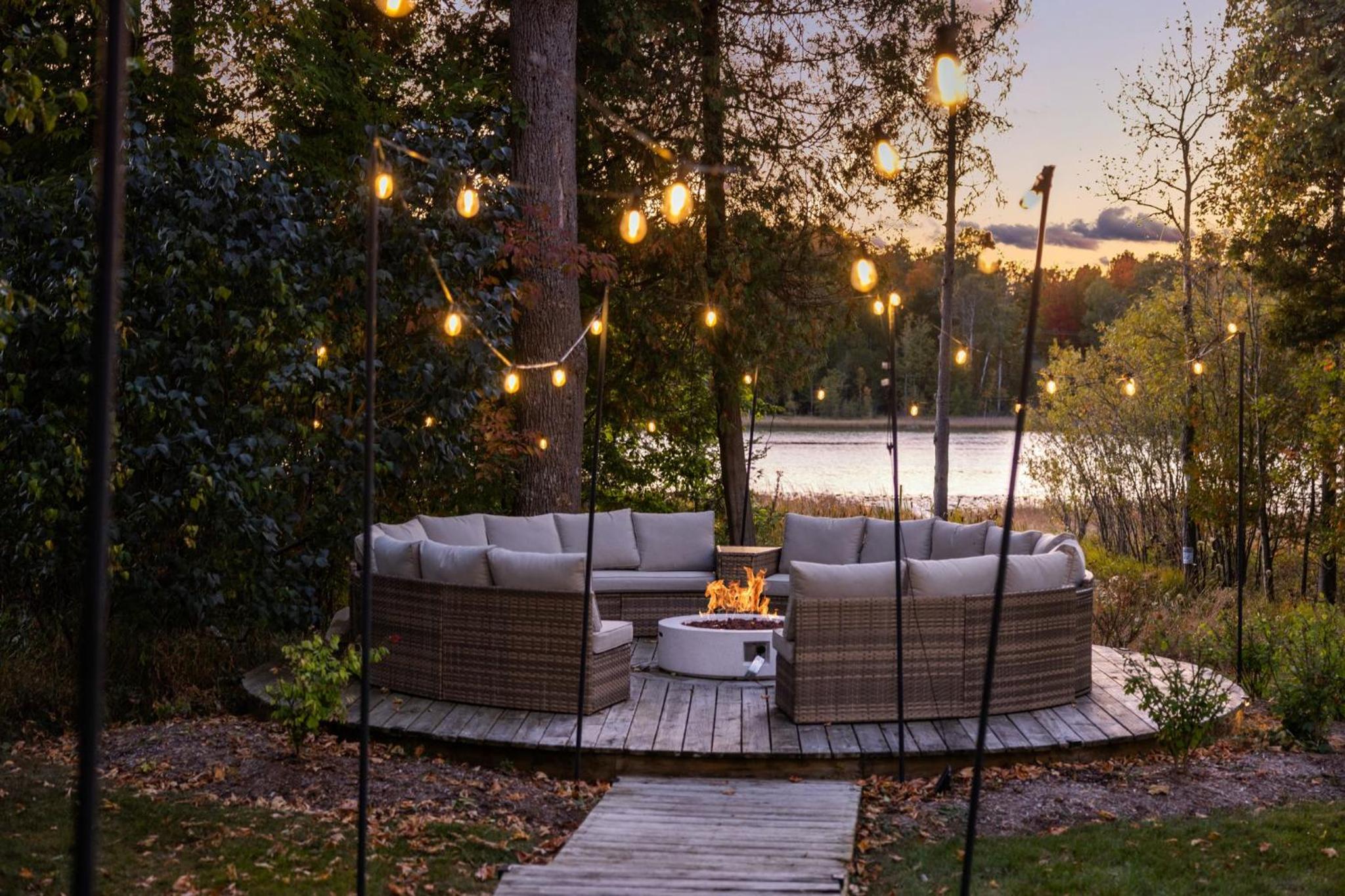 Lakefront Retreat, Mins to Dtown, Firepit, Hot Tub, Pet friendly! view 4