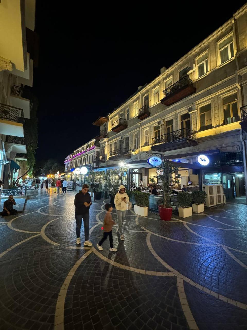 Garden Xaqani, Nizami str Torgovaya