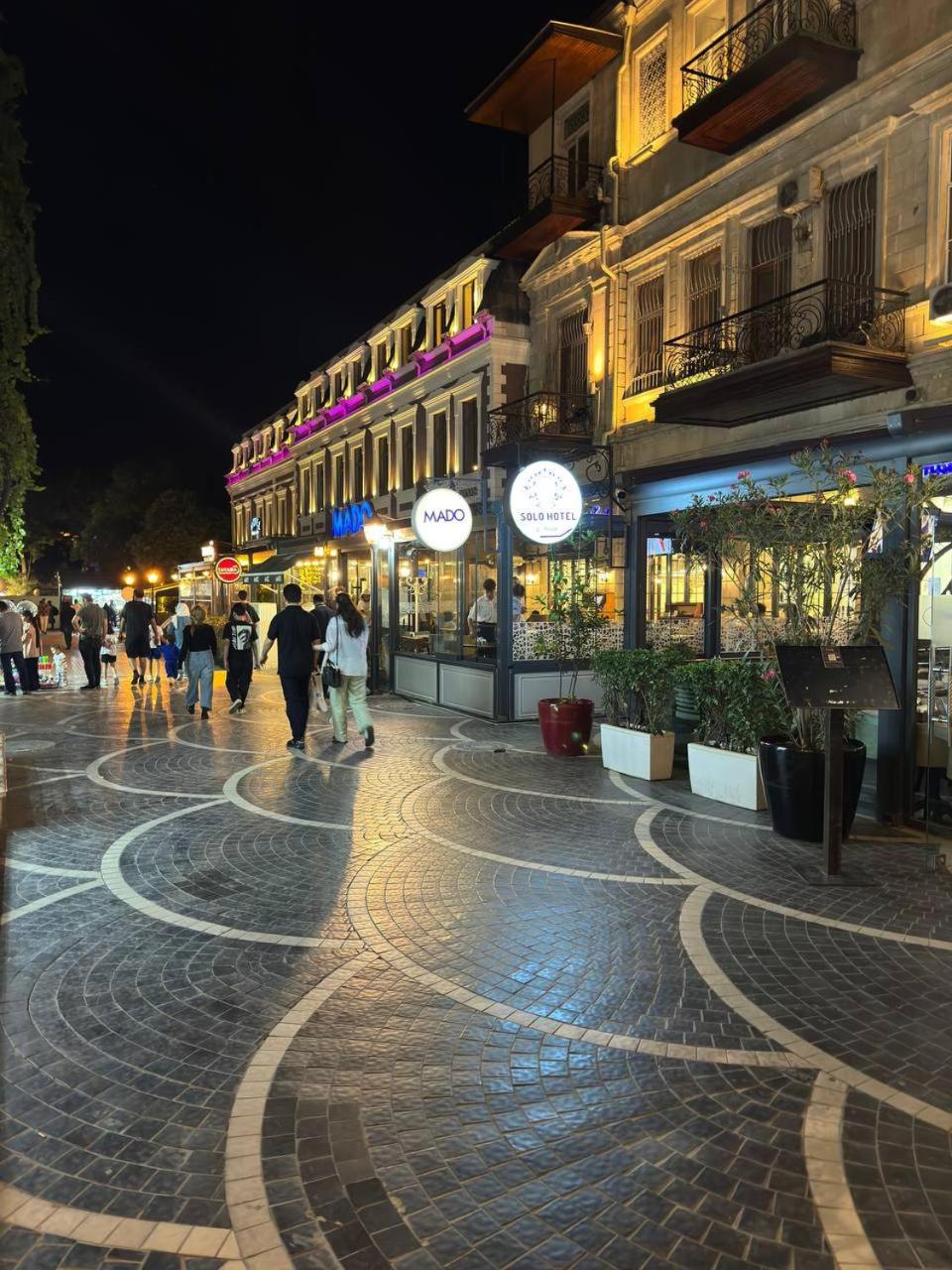 Garden Xaqani, Nizami str Torgovaya