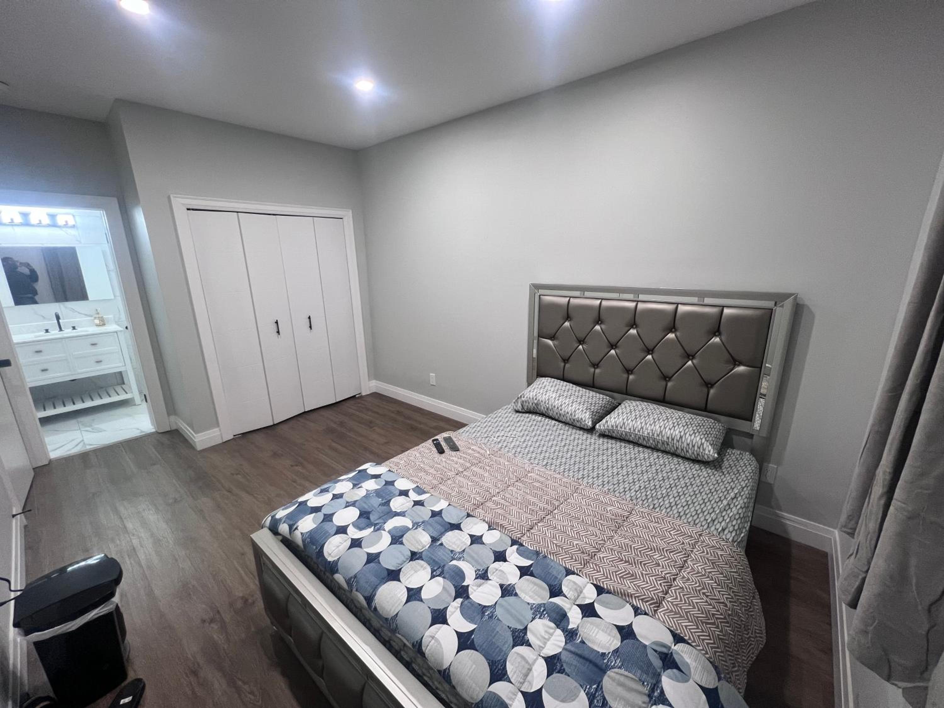 Cambridge Vacations - B1 Room With Private Bathroom In Cambridge - Property Image 1