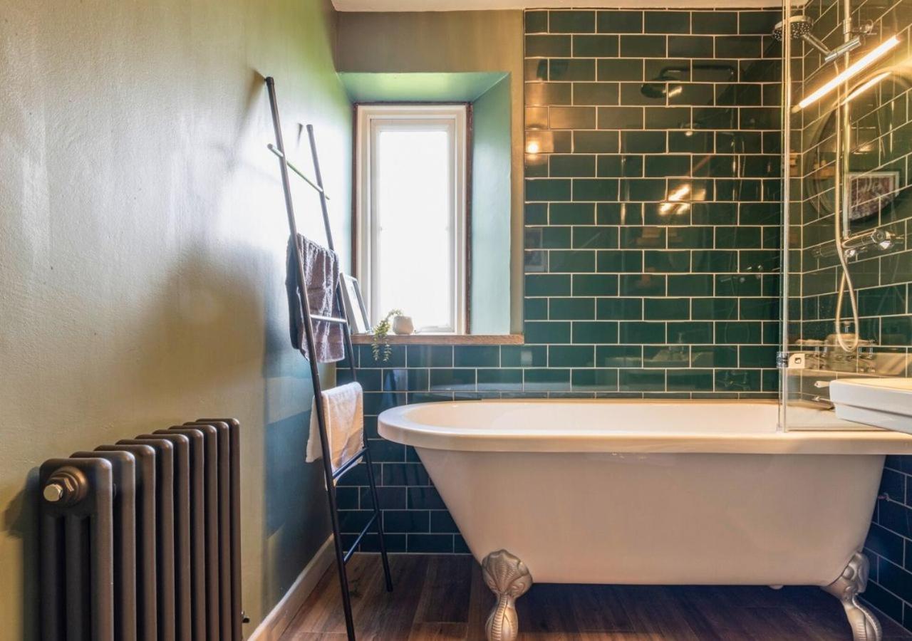 Gorgeous Rural 4 Bed Farm Cottage - With Hot Tub! view 2